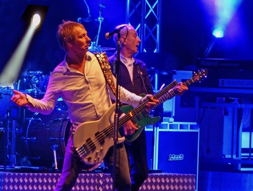 status-quo_2000x2000_or_7579821dc454162.jpg