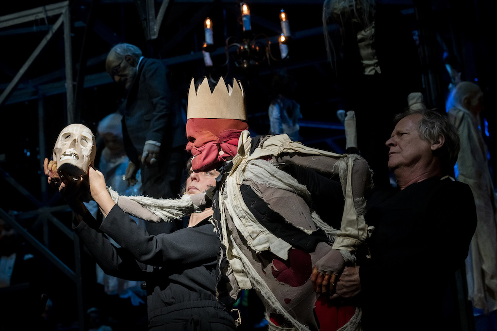 04_Brechts_Gespenster_foto_JÃrg_Brüggemann.jpg